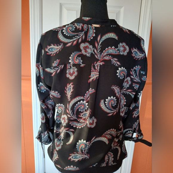 Ivanka Trump BUNDLE Paisley V Neck Top & Beautiful Faux Mabe Pearl Clip Earrings - Picture 4 of 12